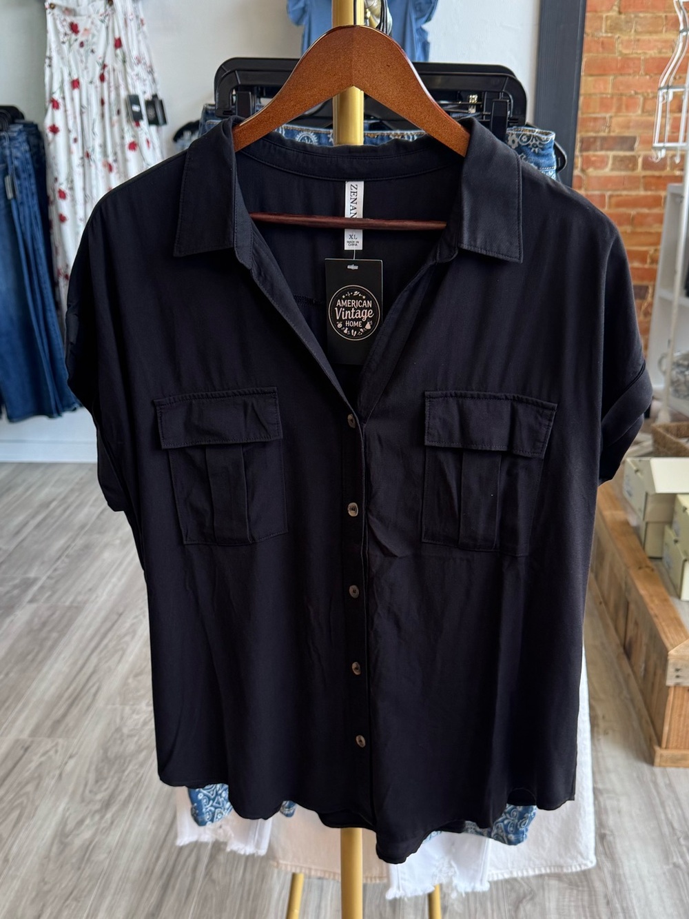 Zenana Outfitters Black Button-Down Short‎ Sleeve Shirt